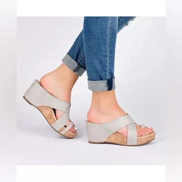 NWT Journee Collection Rayna Wedge Sandals in Stone, Size 8.5 - Picture 5 of 5